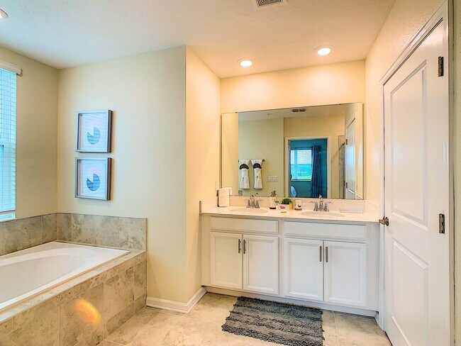 Building Photo - 705 Ocean Course Ave