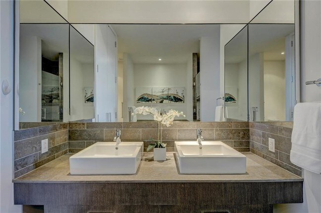 Building Photo - 210 Lavaca St