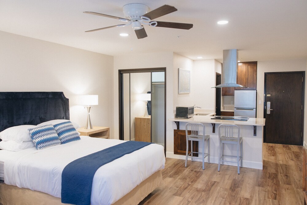 Unfurnished Unit - furniture for staging proposes only - 2525 Ashland St