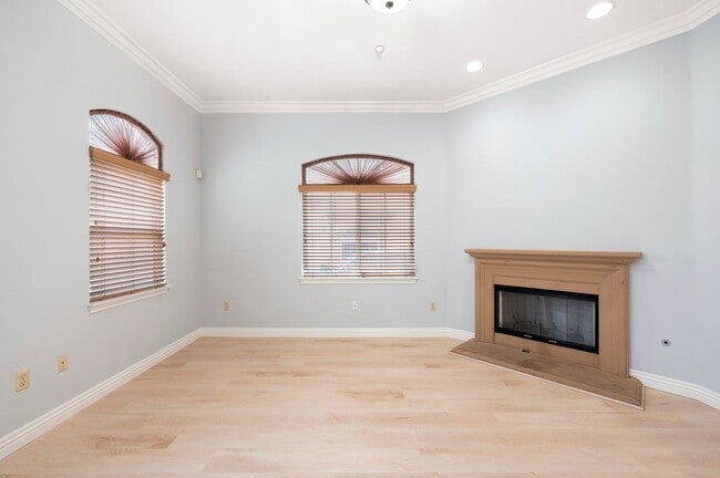 Building Photo - Three bedroom condo for lease in Arcadia
