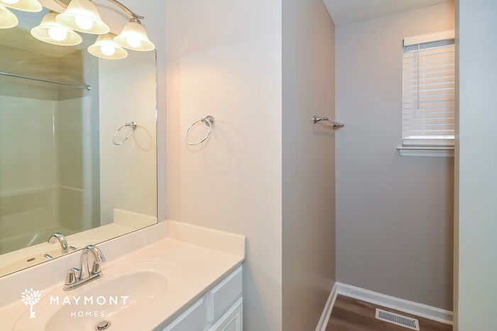 Building Photo - 105 Bradford Cir