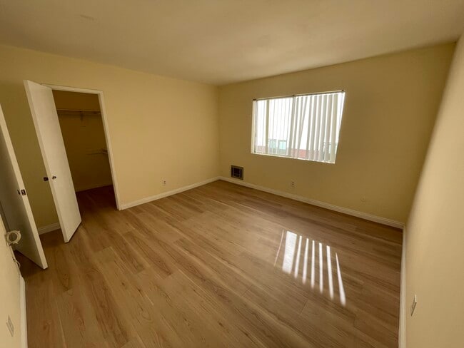 Building Photo - 719 N Eucalyptus Ave