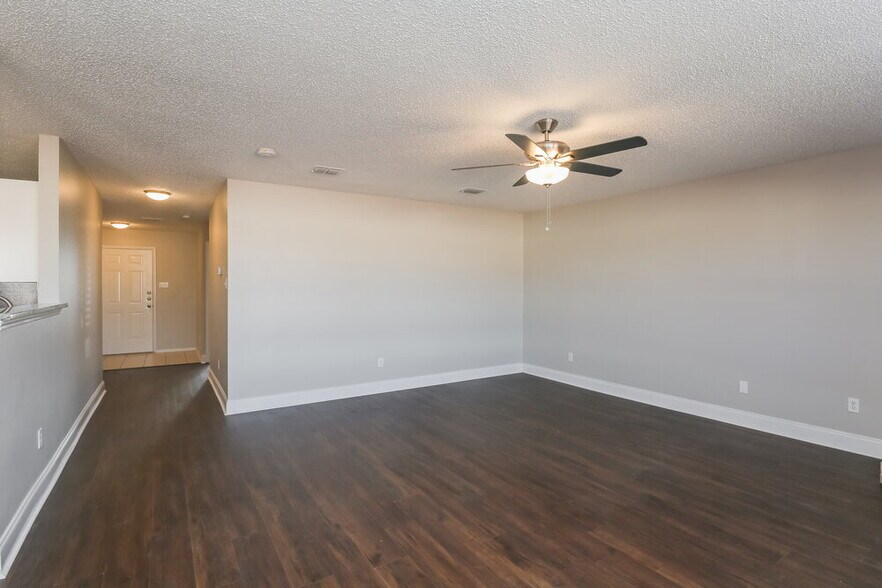 Building Photo - 1476 Hickory Creek Ln