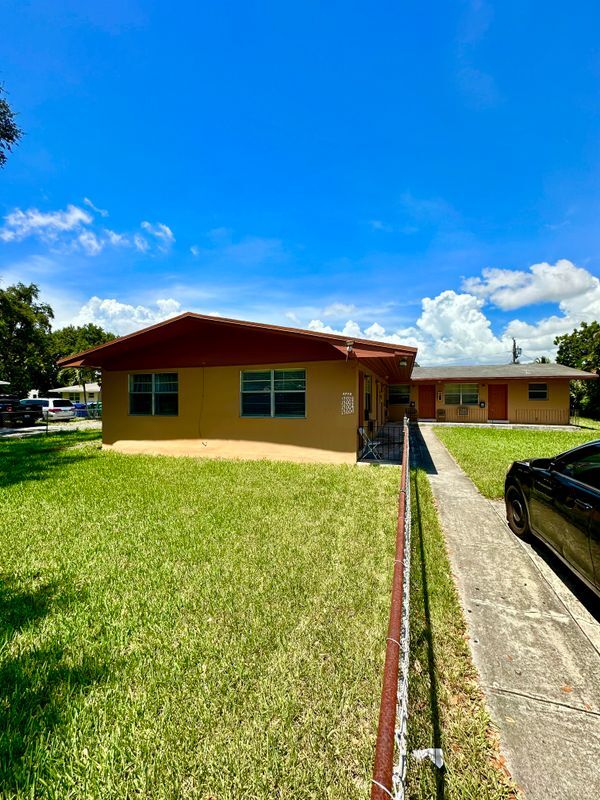 Building Photo - 15002 NE 11th Ct