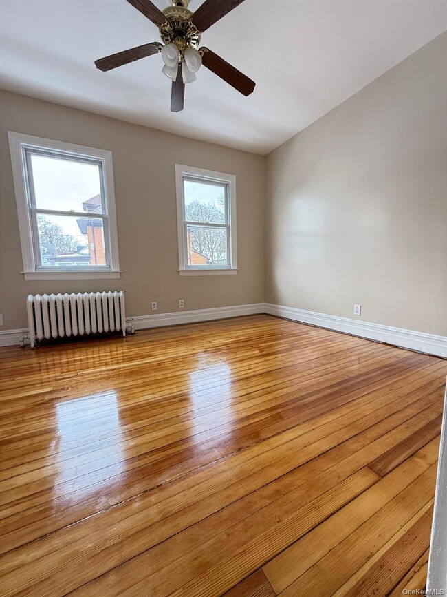 Building Photo - 7 Flower St