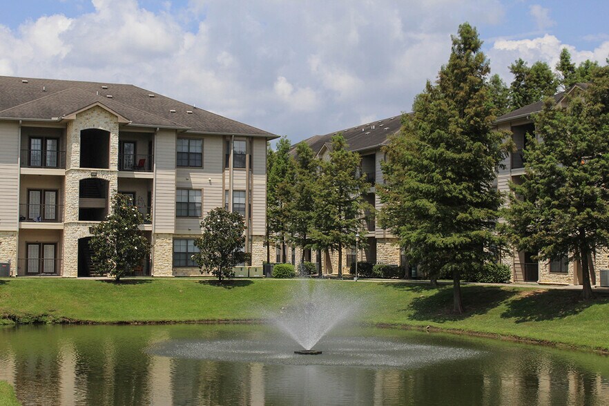 Camden Lake Apartments 2525 Oneal Ln Baton Rouge LA 70816 Apartment