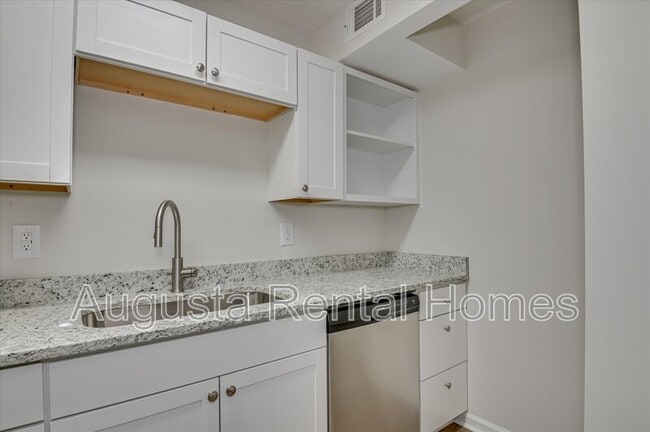 Building Photo - 40 Conifer Ct