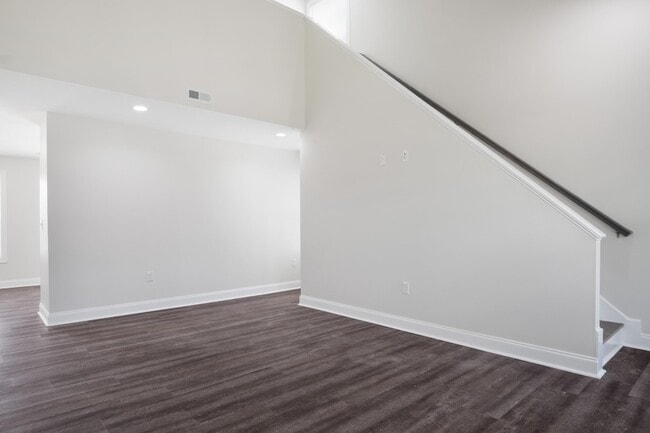 Building Photo - 455 Skylar Dr