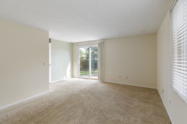 Building Photo - 3406 Avon Ct