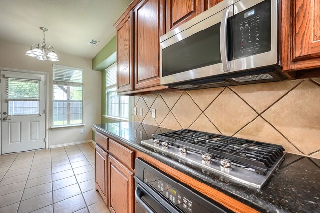 Building Photo - 5 Bedroom Home with Brand-New Carpet in Grayhawk | 3-Car Garage | Frisco ISD | Game Room