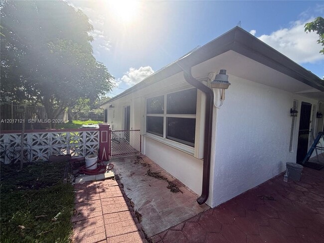 Building Photo - 2650 SW 13th Ave
