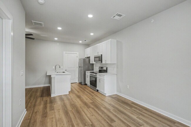 Building Photo - 403 S 29th St