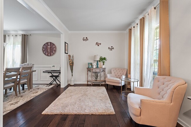 Building Photo - Luxurious 4 bedroom home in Jordan Pointe!