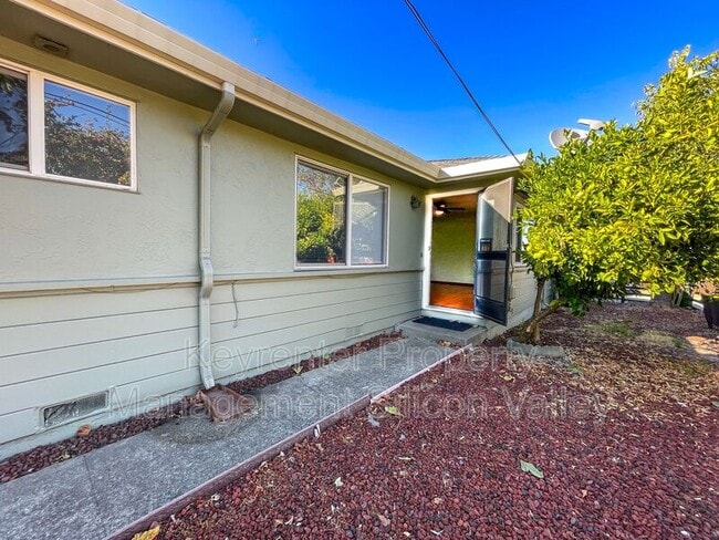 Building Photo - 2182 East Ave