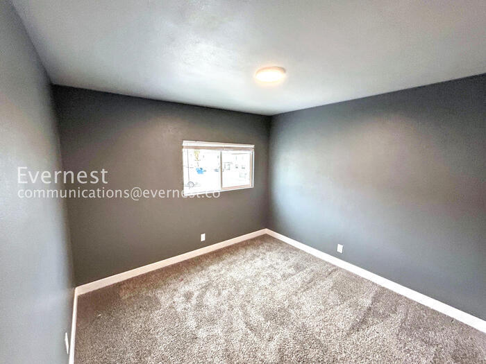 Building Photo - 6923 Issac Ave