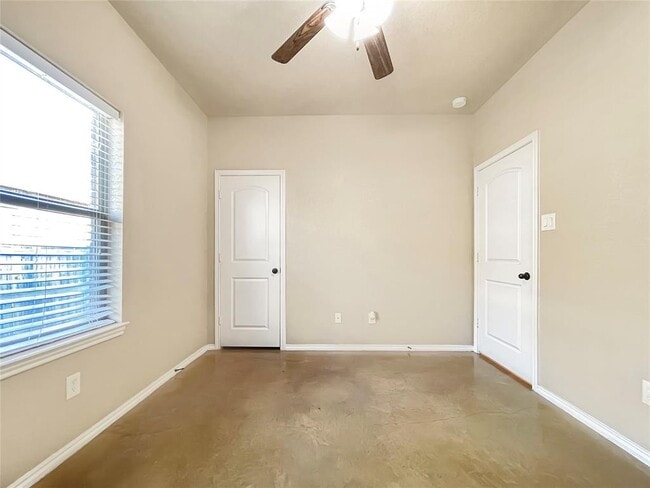 Building Photo - 256 Rosalie Dr
