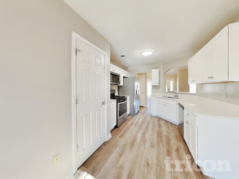 Building Photo - 190 Red Hawk Dr