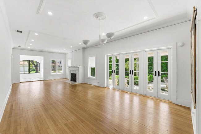 Building Photo - 1615 Monroe St