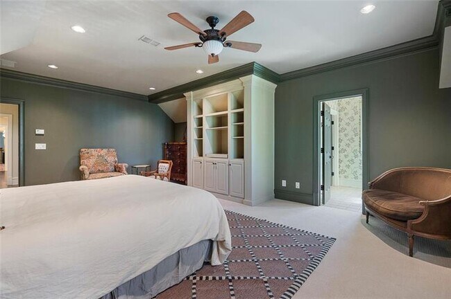 Building Photo - 5000 Long Island Dr