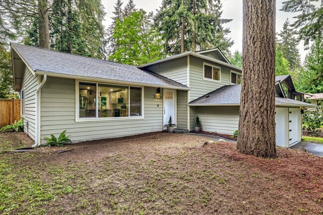 Building Photo - Bright & Charming 4bed/2.5bath in Desirable Edmonds Neighborhood!