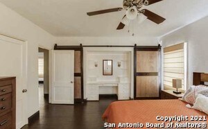 Building Photo - 2102 W Mistletoe Ave