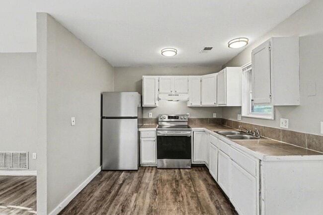 Building Photo - Charming 3 bedroom 1 bath in South Kansas City!!