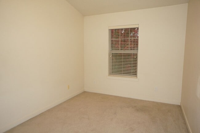 Building Photo - Beaverton Luxury Condo - Tanasbourne area