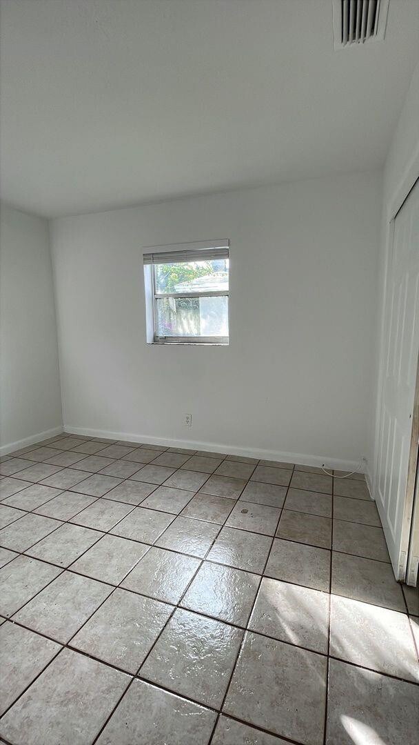 Building Photo - 140 NW 40th St