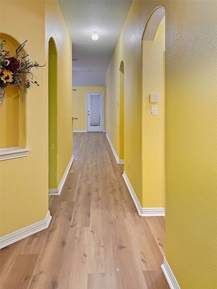 Building Photo - 402 Calvary Dr