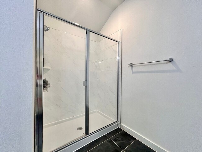 Building Photo - Inviting 4-Bed, 2.5-Bath Home with High Ceilings and Covered Deck