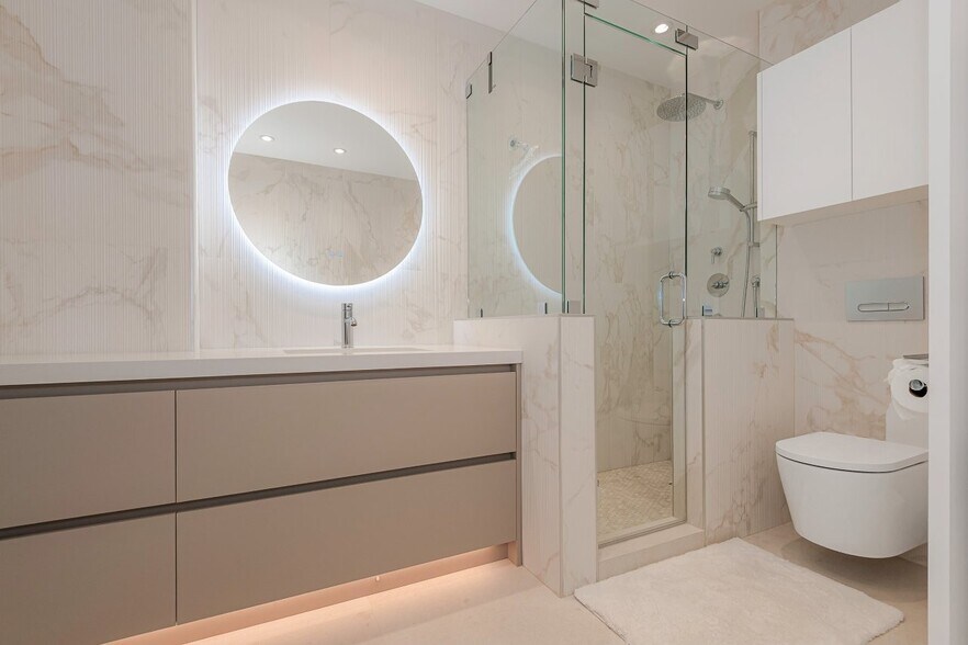 Building Photo - 2301 Collins Ave