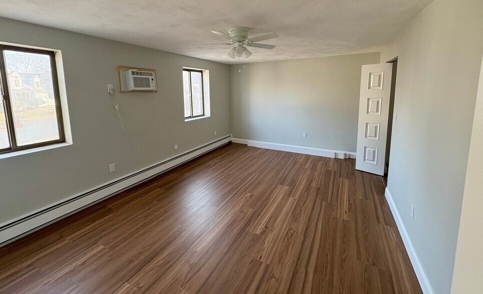 Building Photo - 5 Washington St