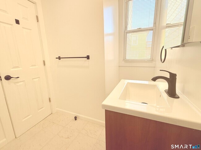 Building Photo - 11 Starr Ave