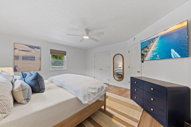 Building Photo - 169 Pompano St