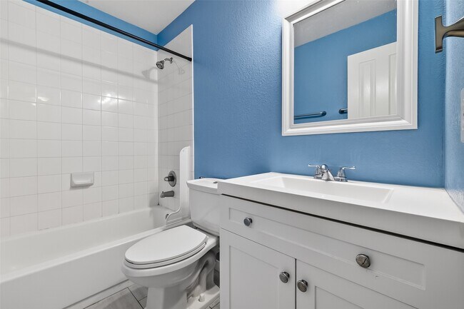 Building Photo - 20610 Moonrise River Ln