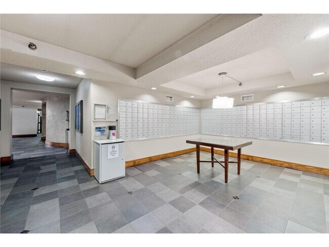 Building Photo - 401 S 1st St