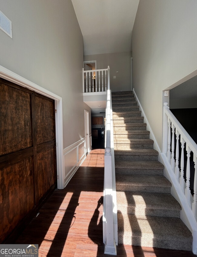 Building Photo - 336 Riverview Ct