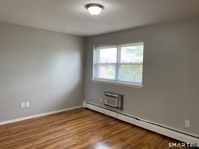 Building Photo - 12 Mountain Laurel Dr