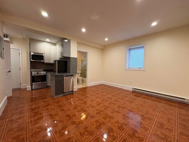 Building Photo - 69 Babcock St