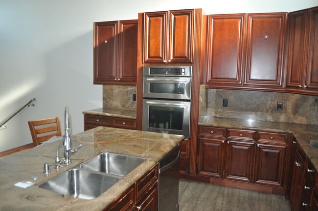 Building Photo - La Mesa Detached 4Br/2BA located in Academ...