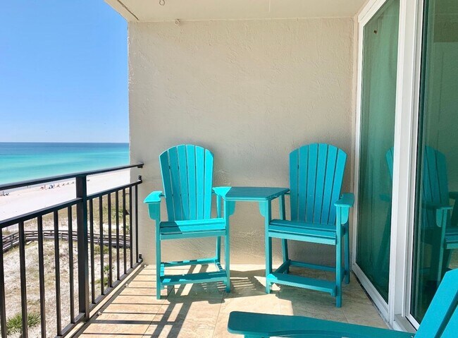 Building Photo - Views! Gorgeous, upgraded penthouse condo at The Breakers