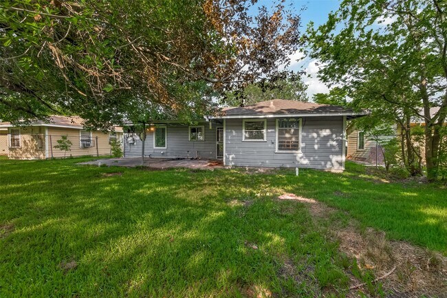 Building Photo - 10506 Buffum St