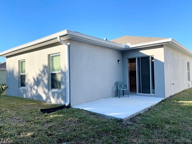 Building Photo - 3368 N Park Dr