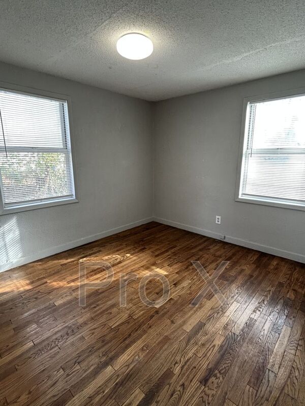 Building Photo - 463 Fieldcrest Dr