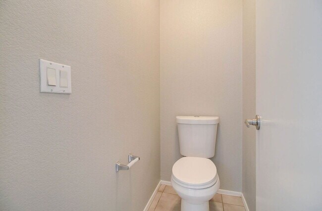 Building Photo - 5945 N 73rd Dr