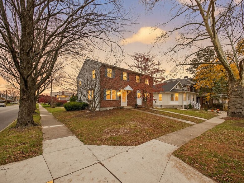 Building Photo - 2149 W Allen St