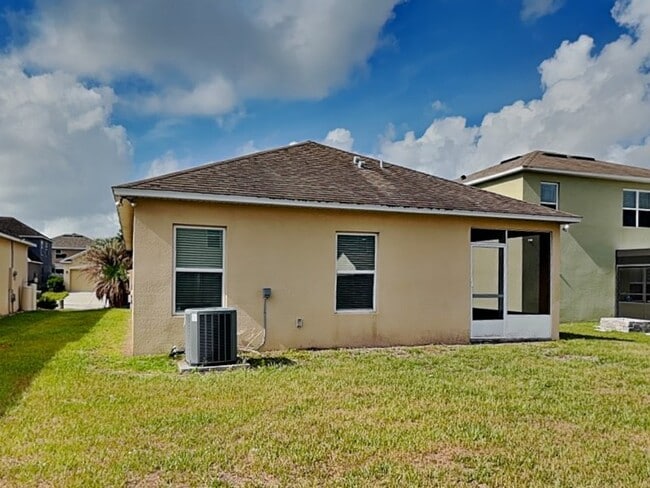 Building Photo - 1043 Bethpage Rd