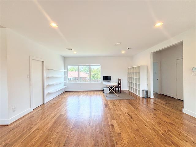 Building Photo - 460 Hidden Valley Dr