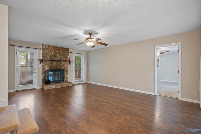 Building Photo - 132 Whisperwood Ln