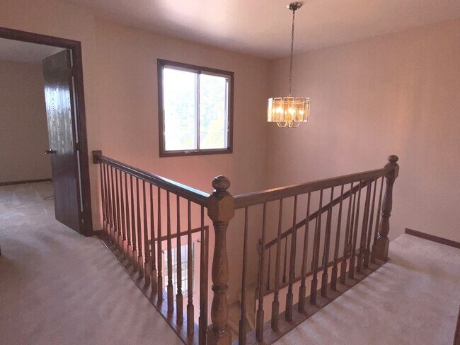 Building Photo - 226 Iris Dr